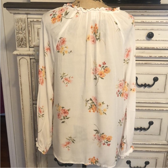 Floral White Women's Top - Picture 5 of 7